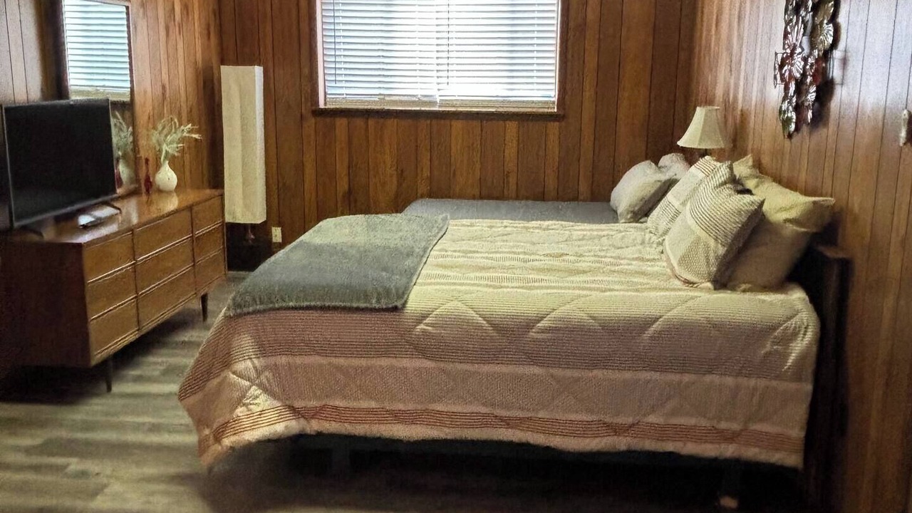 Photo of Bedroom in Benton