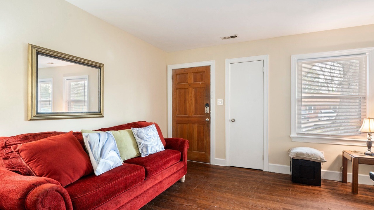 Photo of Livingroom in Newport News