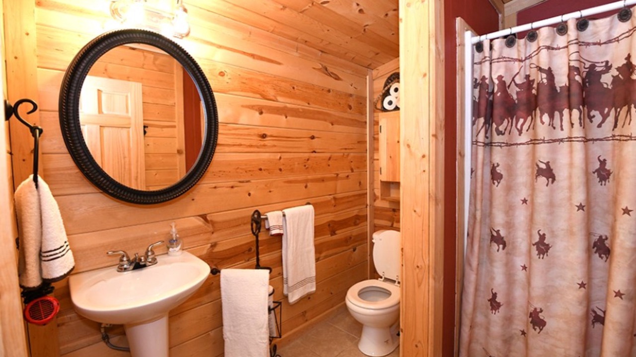 Photo of Bathroom in Utopia