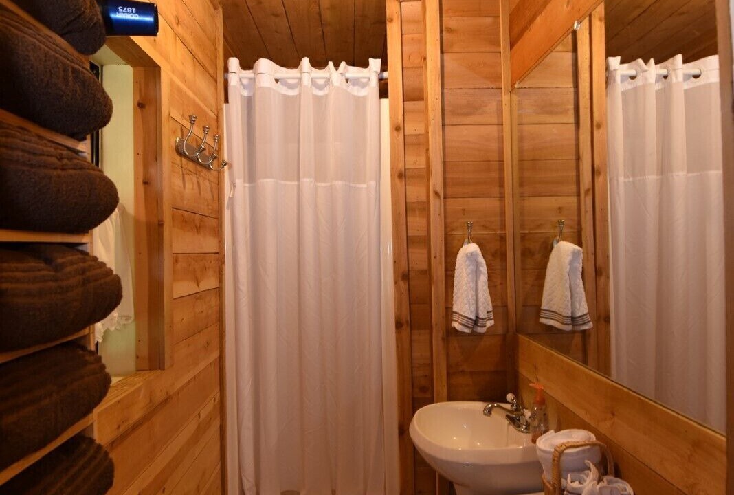 Photo of Bathroom in Utopia