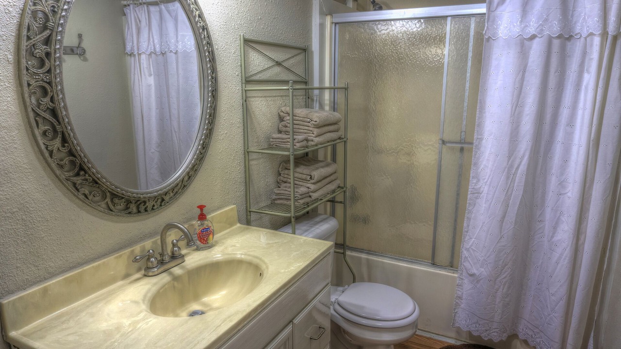 Photo of Bathroom in Utopia