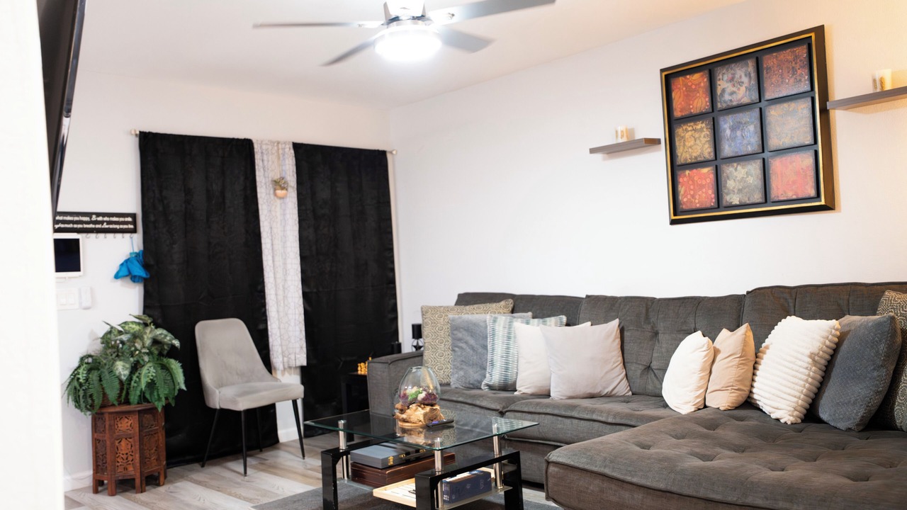Photo of Livingroom in McNeil