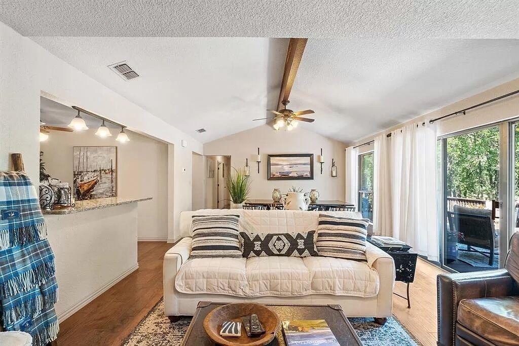 Photo of Livingroom in Bowie