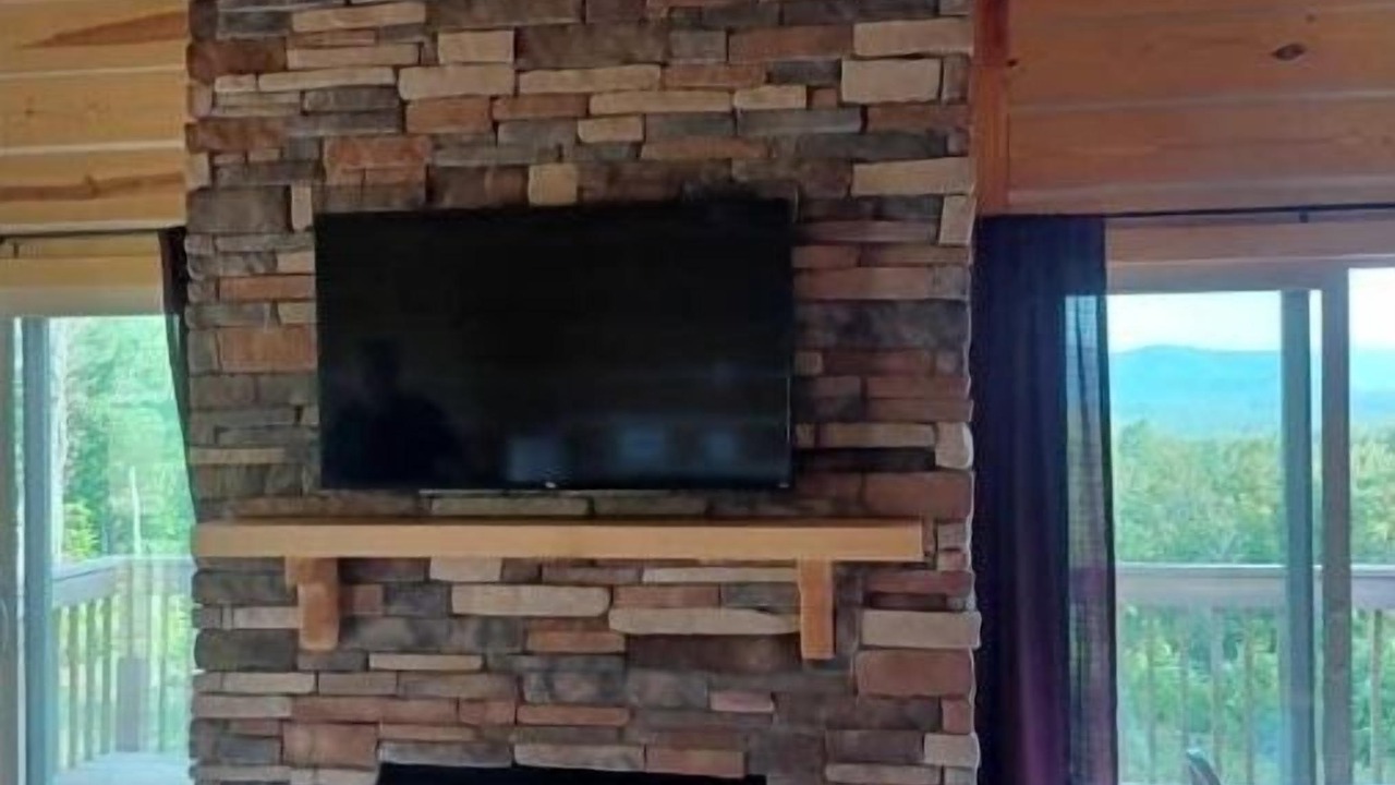 Photo of Livingroom in Smith River