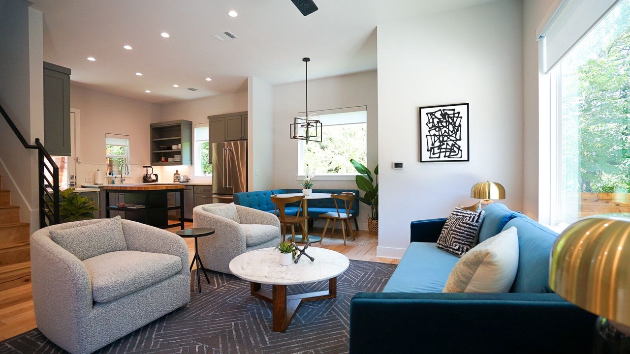 Photo of Livingroom in South River City