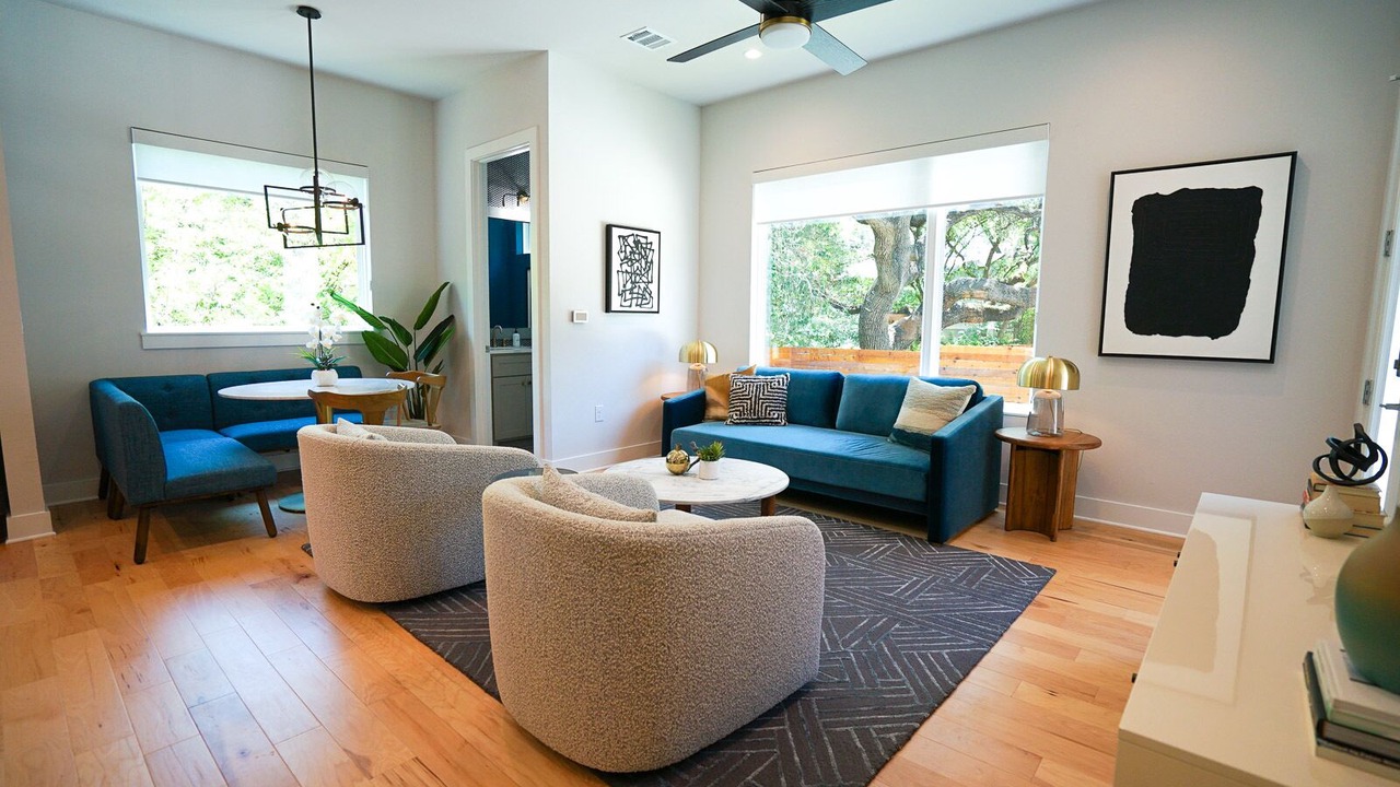 Photo of Livingroom in South River City