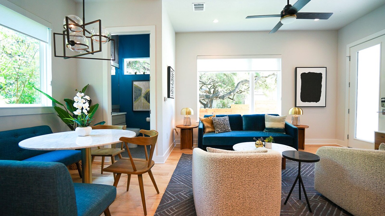 Photo of Livingroom in South River City