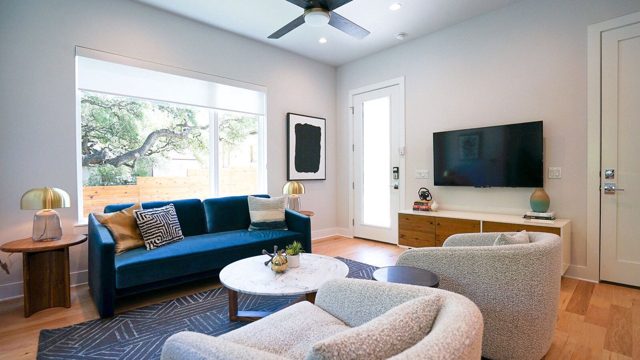 Photo of Livingroom in South River City