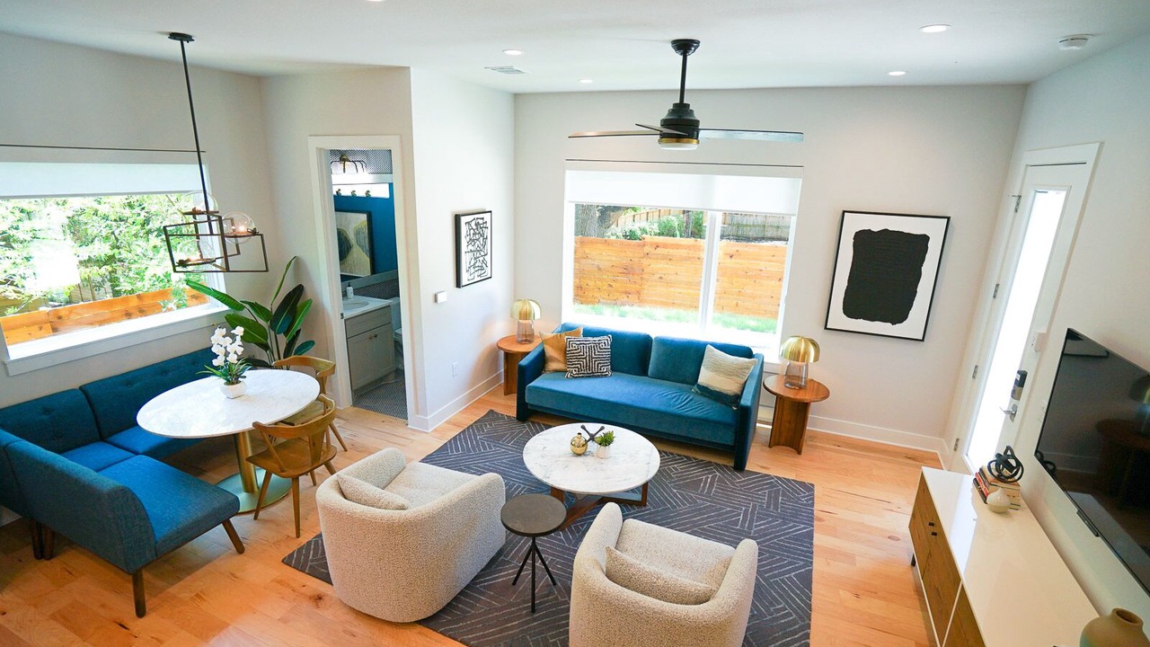 Photo of Livingroom in South River City
