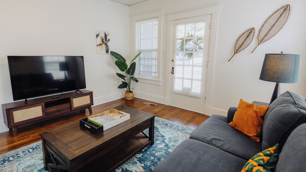 Photo of Livingroom in Crosstown