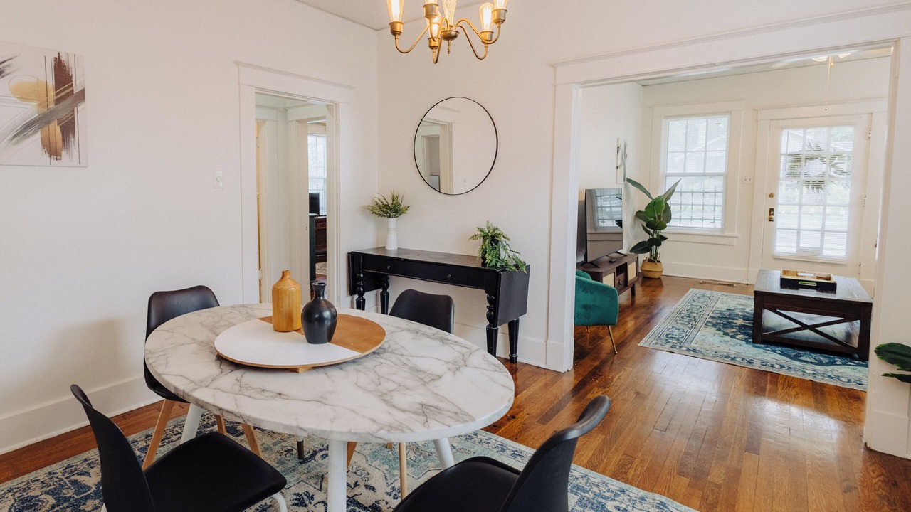 Photo of Livingroom in Crosstown