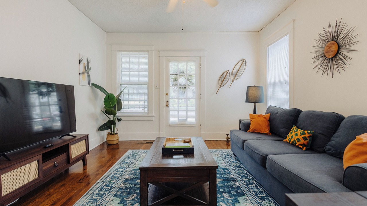 Photo of Livingroom in Crosstown