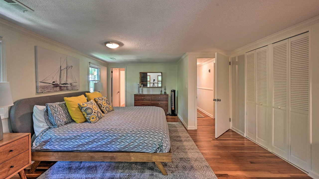 Photo of Bedroom in Townville