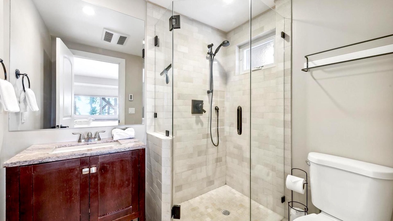 Photo of Bathroom in Kingswood Estates