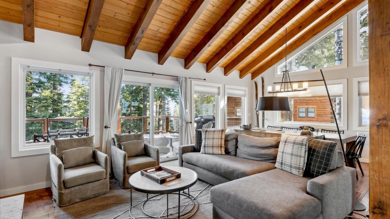 Photo of Livingroom in Kingswood Estates