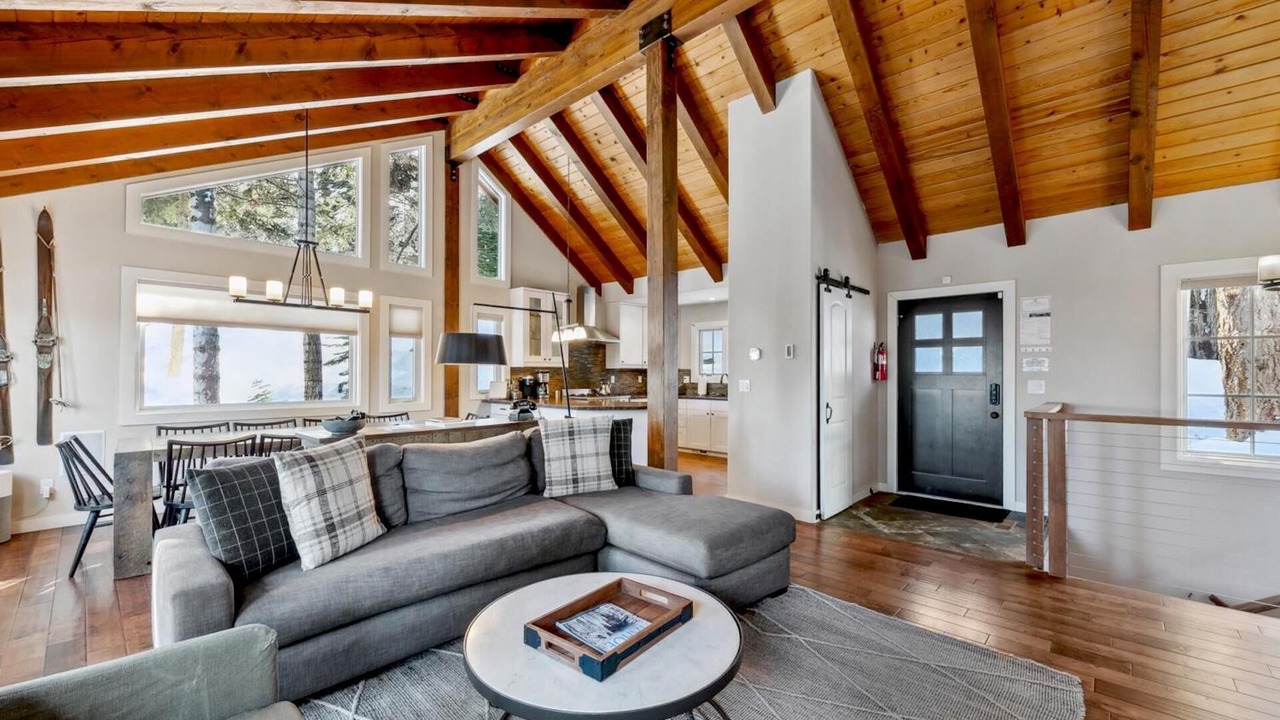 Photo of Livingroom in Kingswood Estates