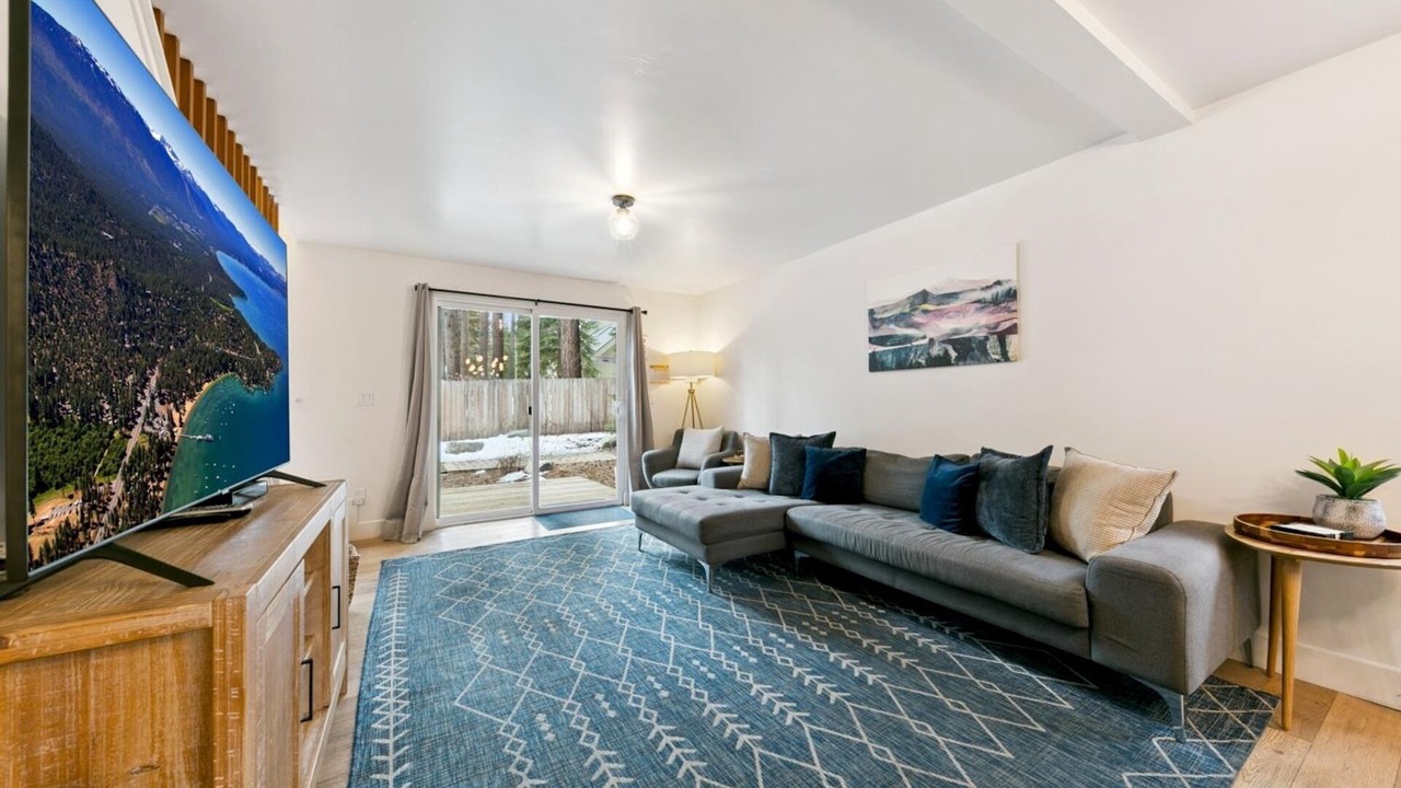 Photo of Livingroom in North Upper Truckee