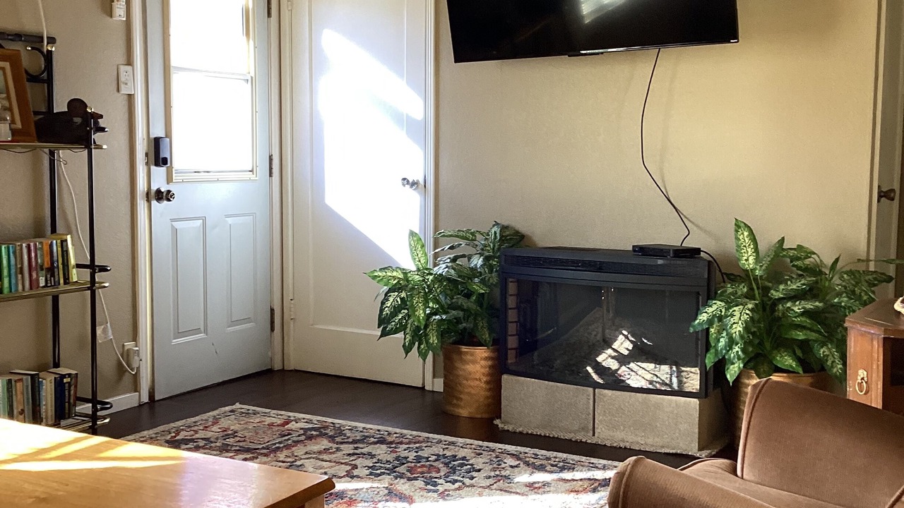 Photo of Livingroom in Wilbur Springs