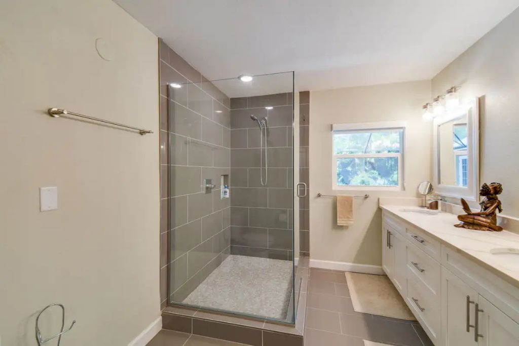Photo of Bathroom in Sun Bay South