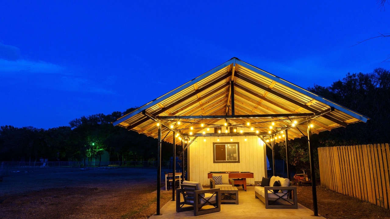 Photo of Outdoor in East Oak Hill