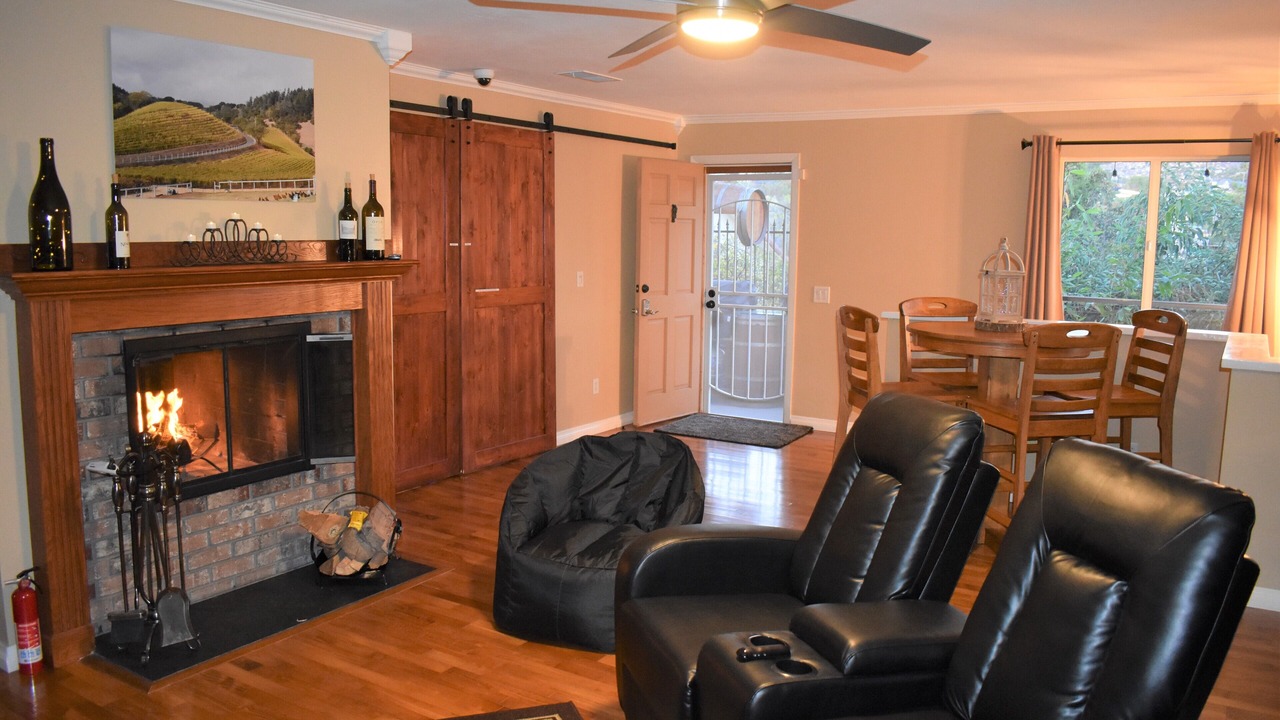 Photo of Livingroom in North Broadway