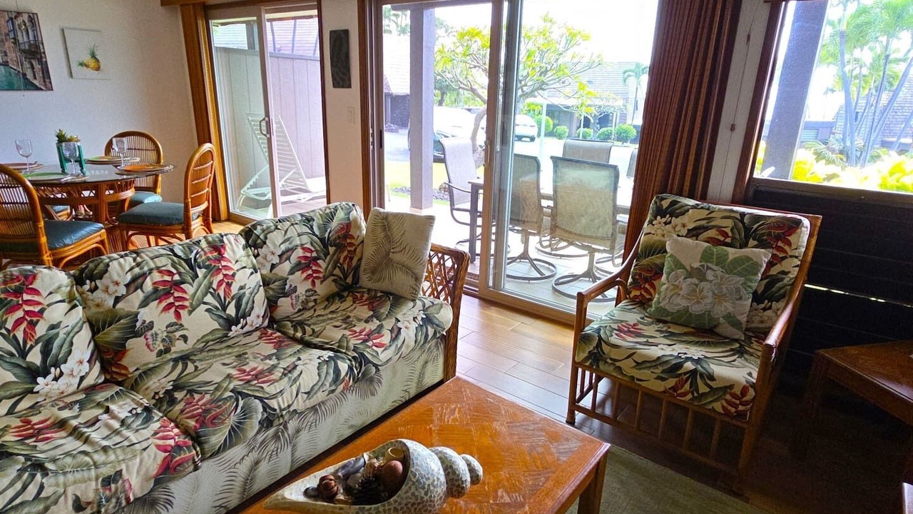 Photo of Livingroom in Punaluu