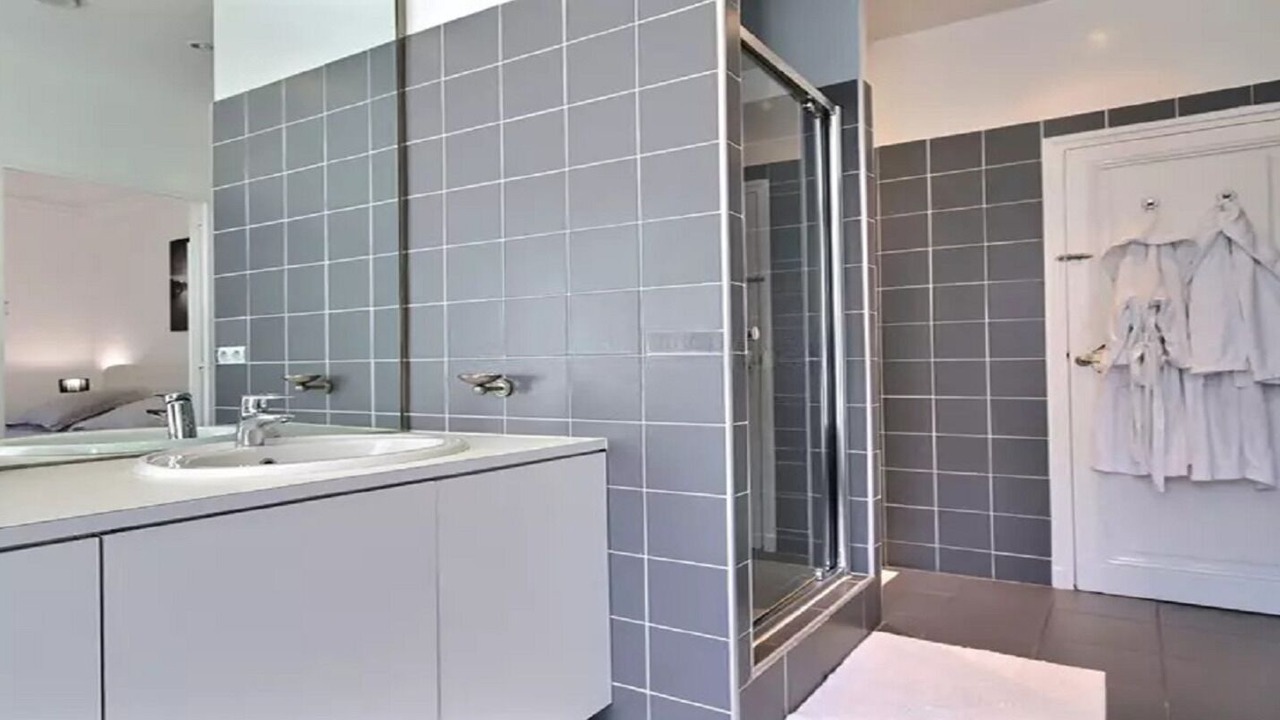 Photo of Bathroom in Quartier de la Plaine-de-Monceaux