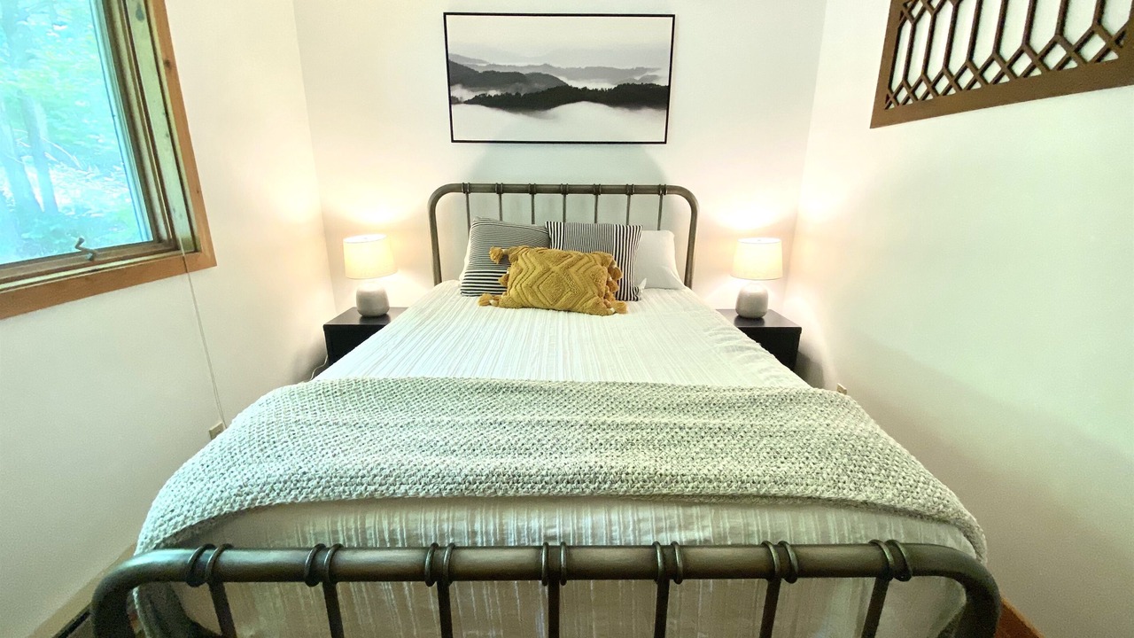 Photo of Bedroom in Old Timberline