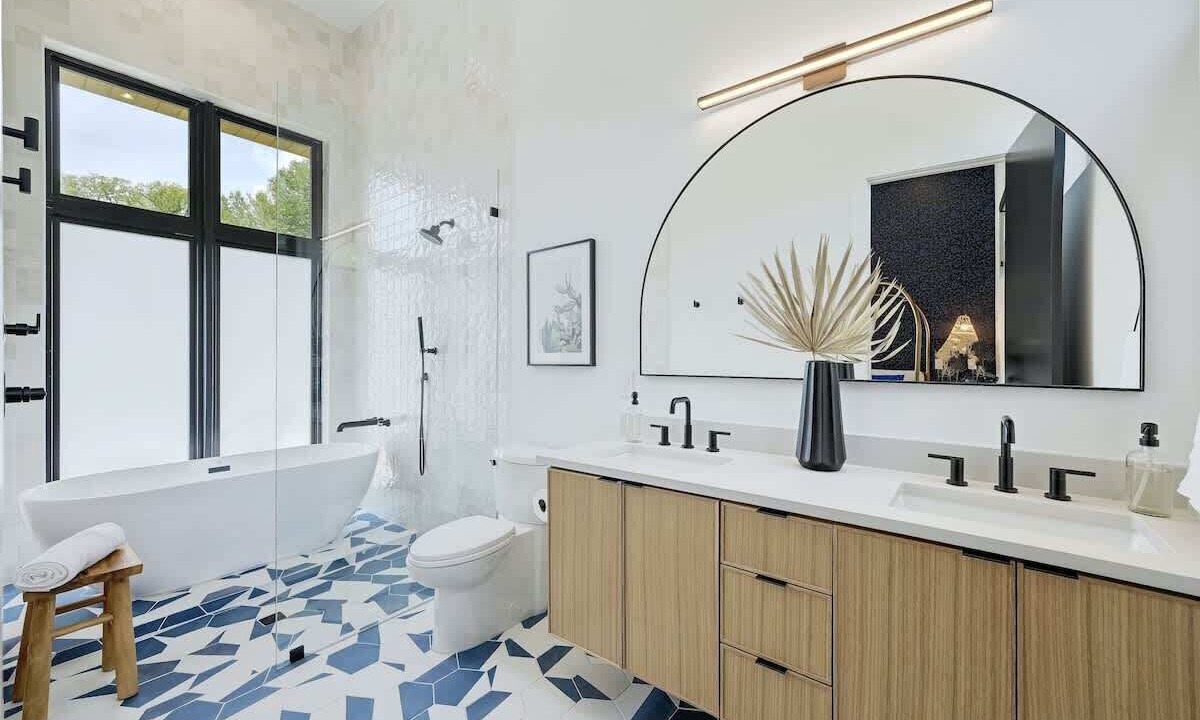 Photo of Bathroom in Elmhurst Heights