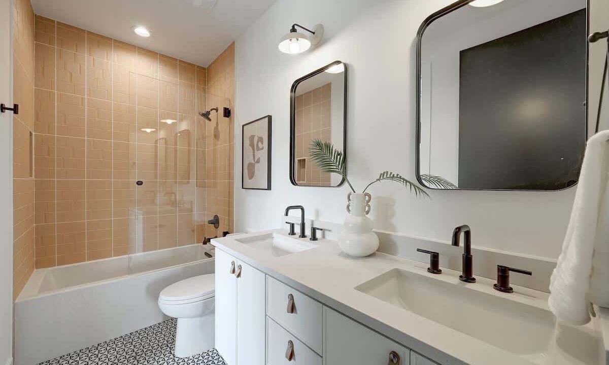 Photo of Bathroom in Elmhurst Heights