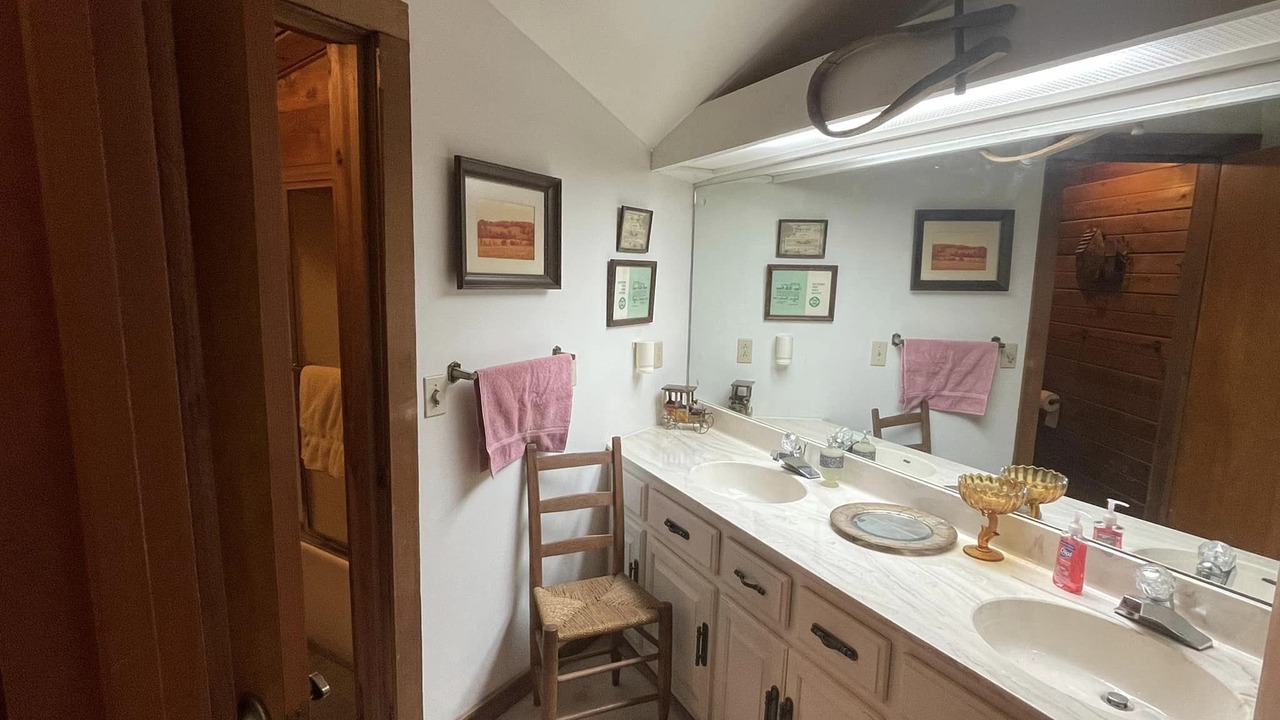 Photo of Bathroom in Tompkinsville