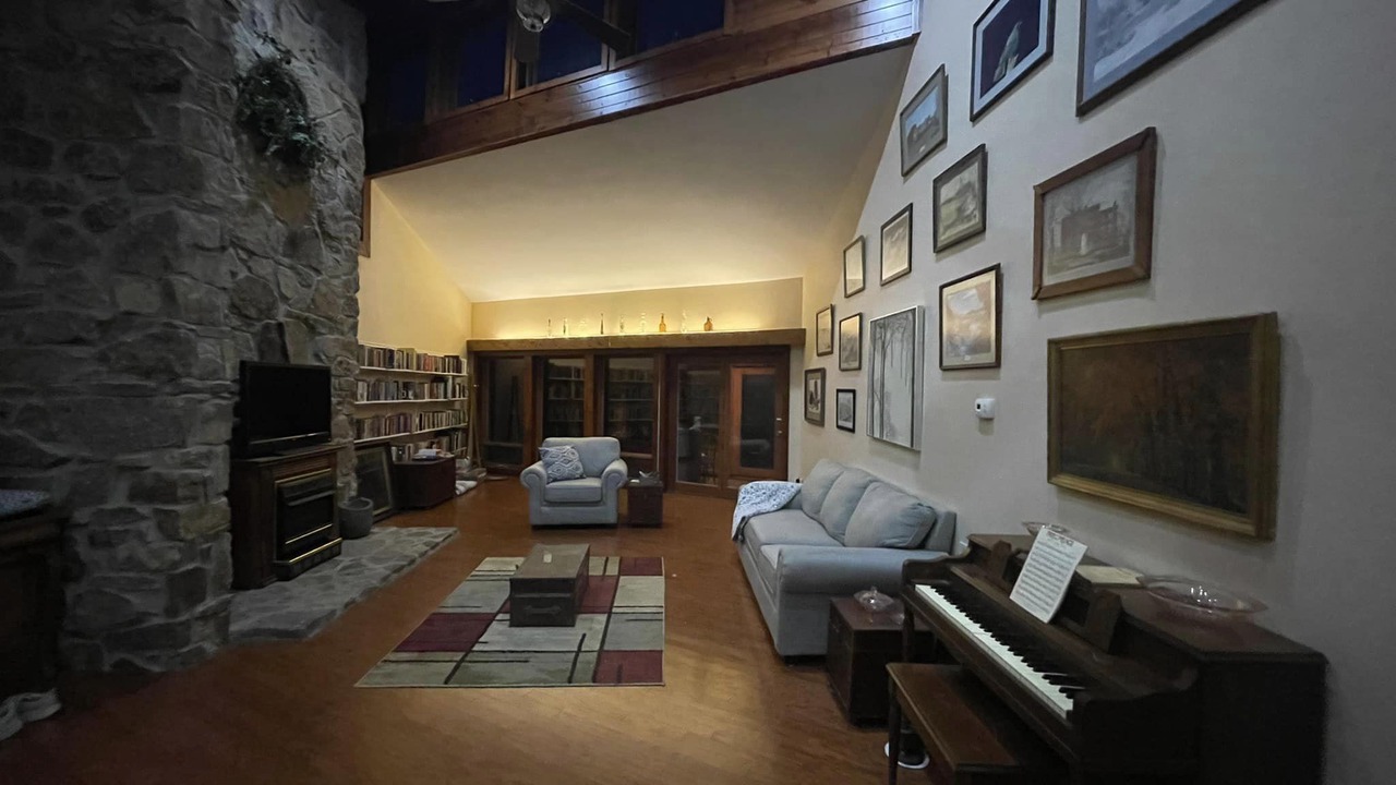 Photo of Livingroom in Tompkinsville