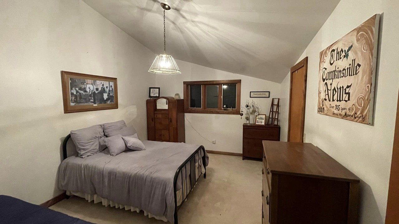 Photo of Bedroom in Tompkinsville