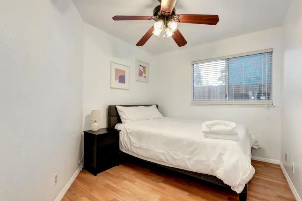 Photo of Bedroom in Hood