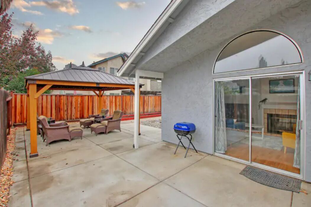 Photo of Patio Balcony in Hood
