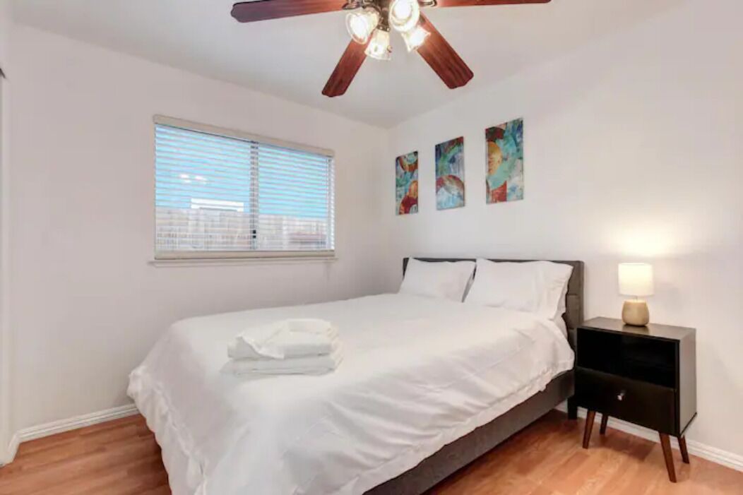 Photo of Bedroom in Hood