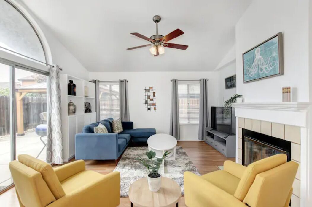 Photo of Livingroom in Hood