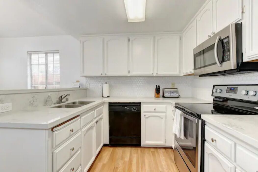 Photo of Kitchen in Hood