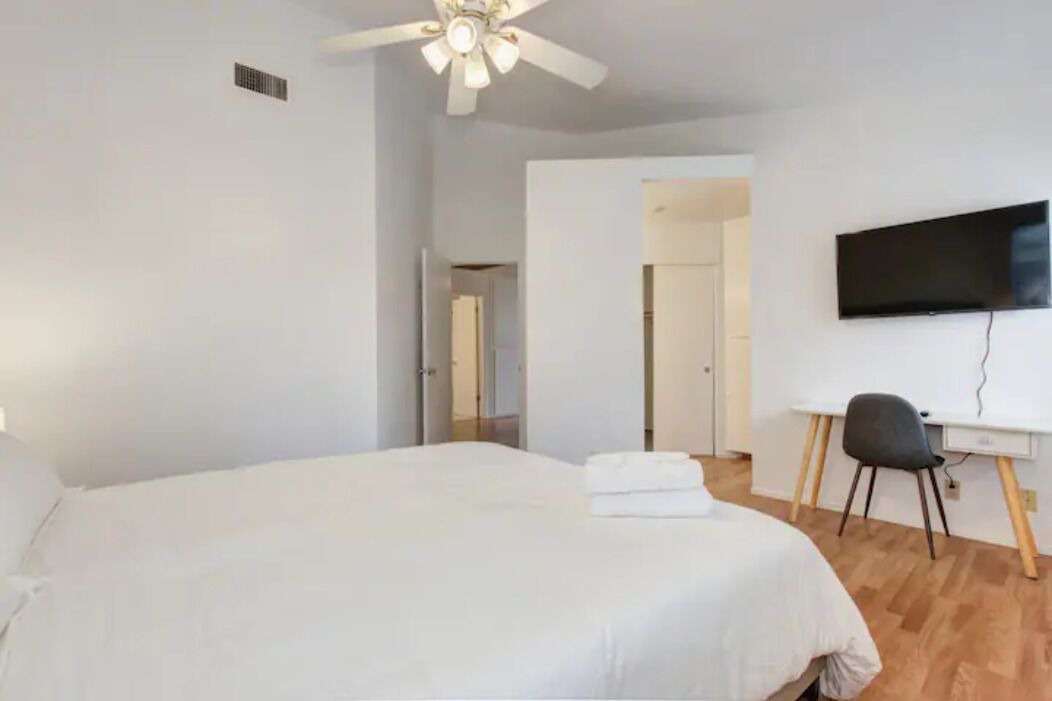 Photo of Bedroom in Hood