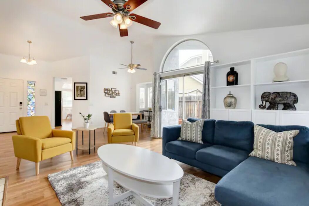 Photo of Livingroom in Hood