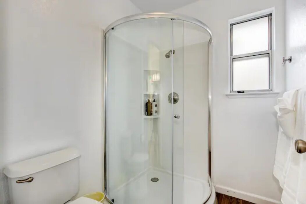 Photo of Bathroom in Hood