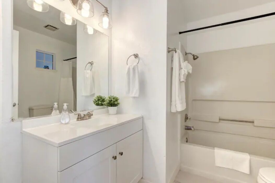 Photo of Bathroom in Hood