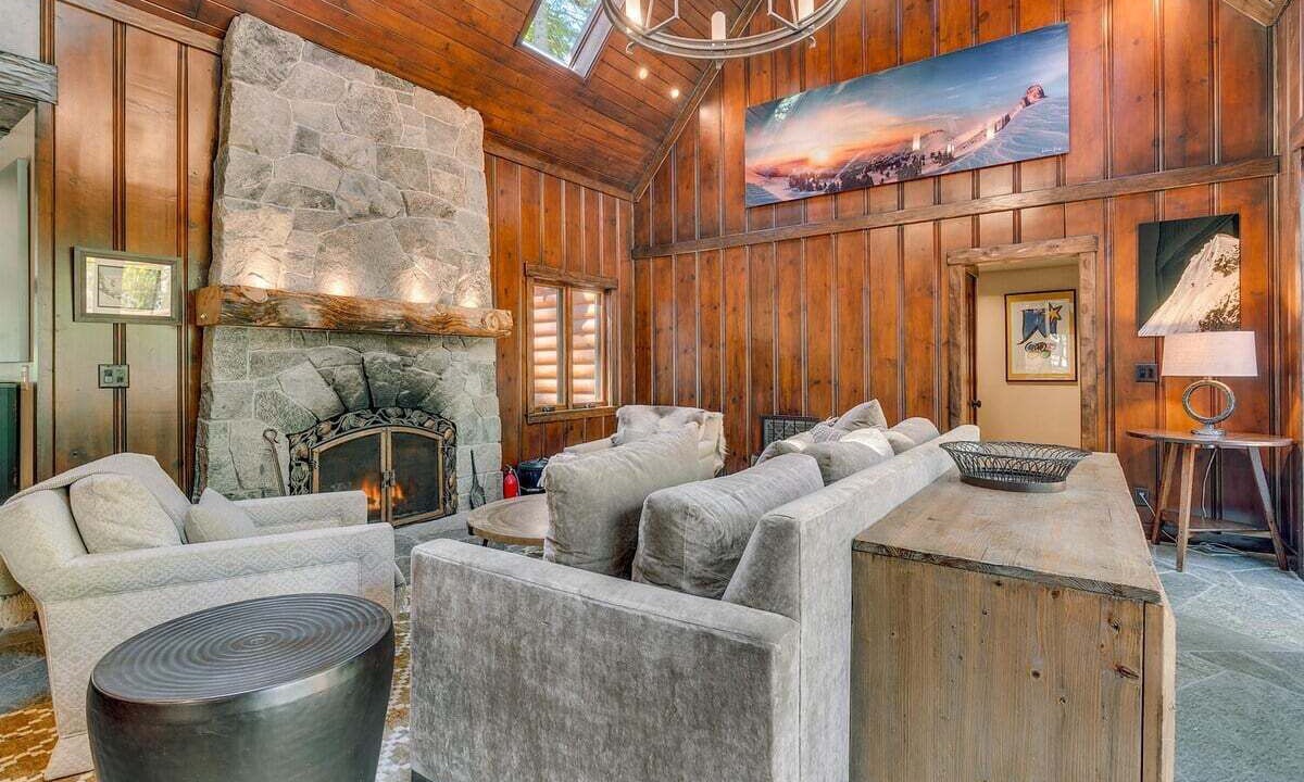 Photo of Bedroom in Timberland