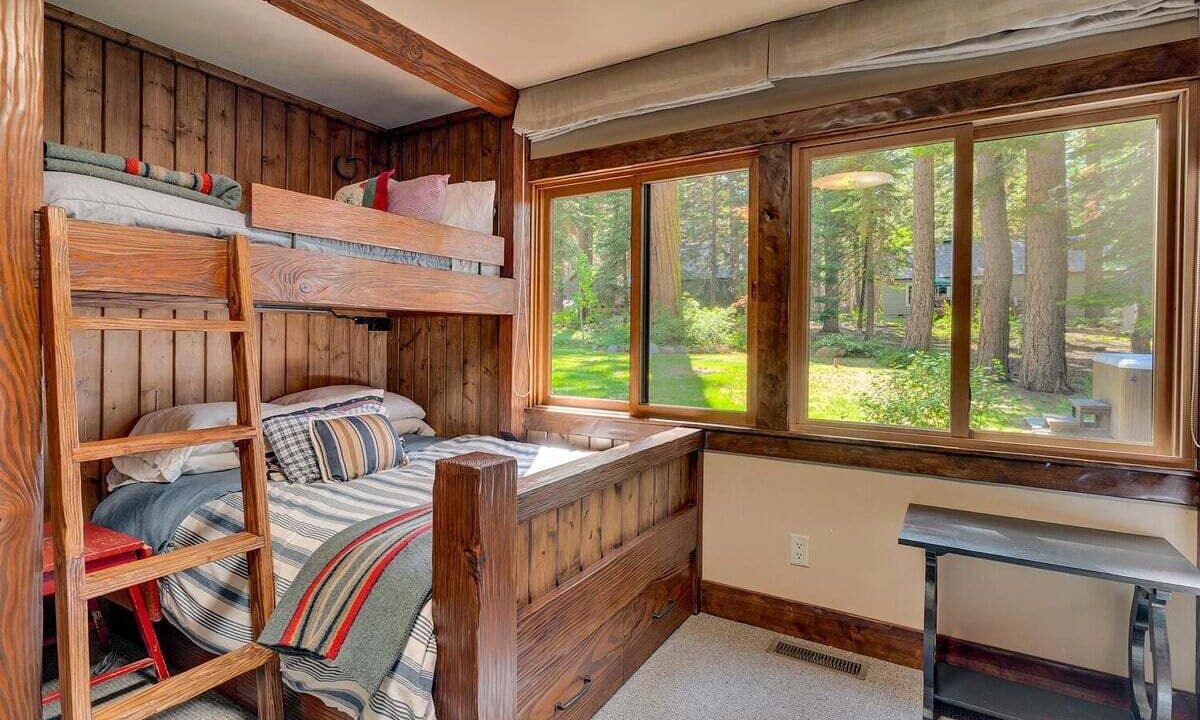 Photo of Bedroom in Timberland