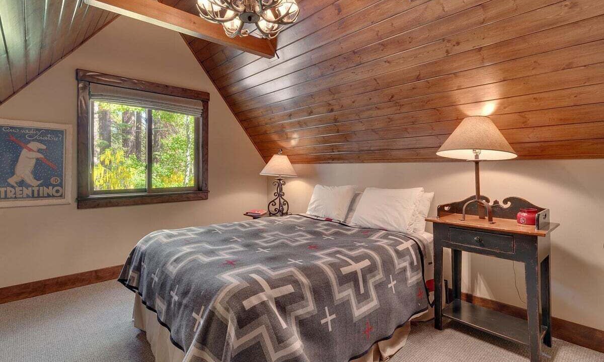 Photo of Bedroom in Timberland