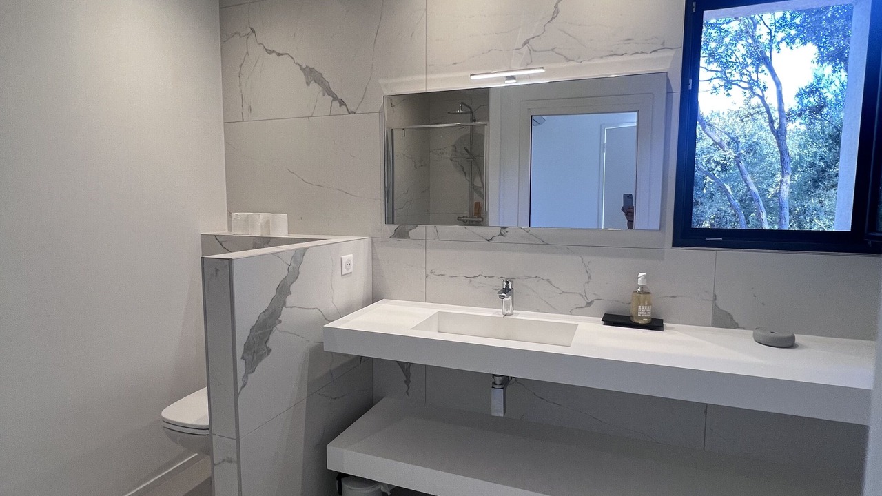 Photo of Bathroom in Cirendinu