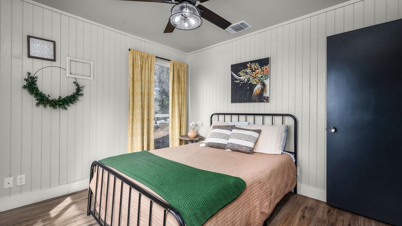Photo of Bedroom in Kyle