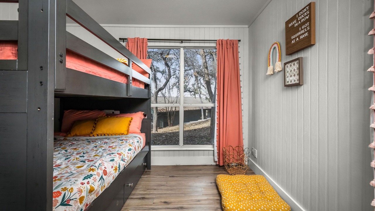 Photo of Bedroom in Kyle