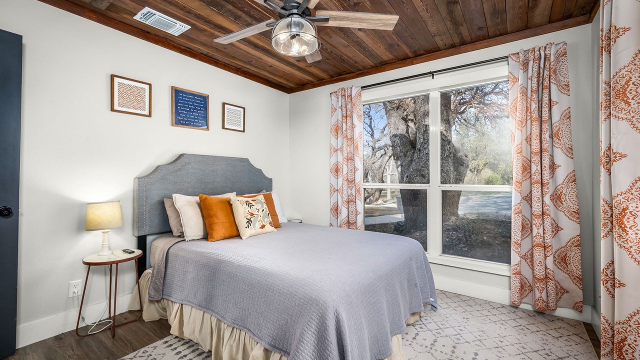 Photo of Bedroom in Kyle