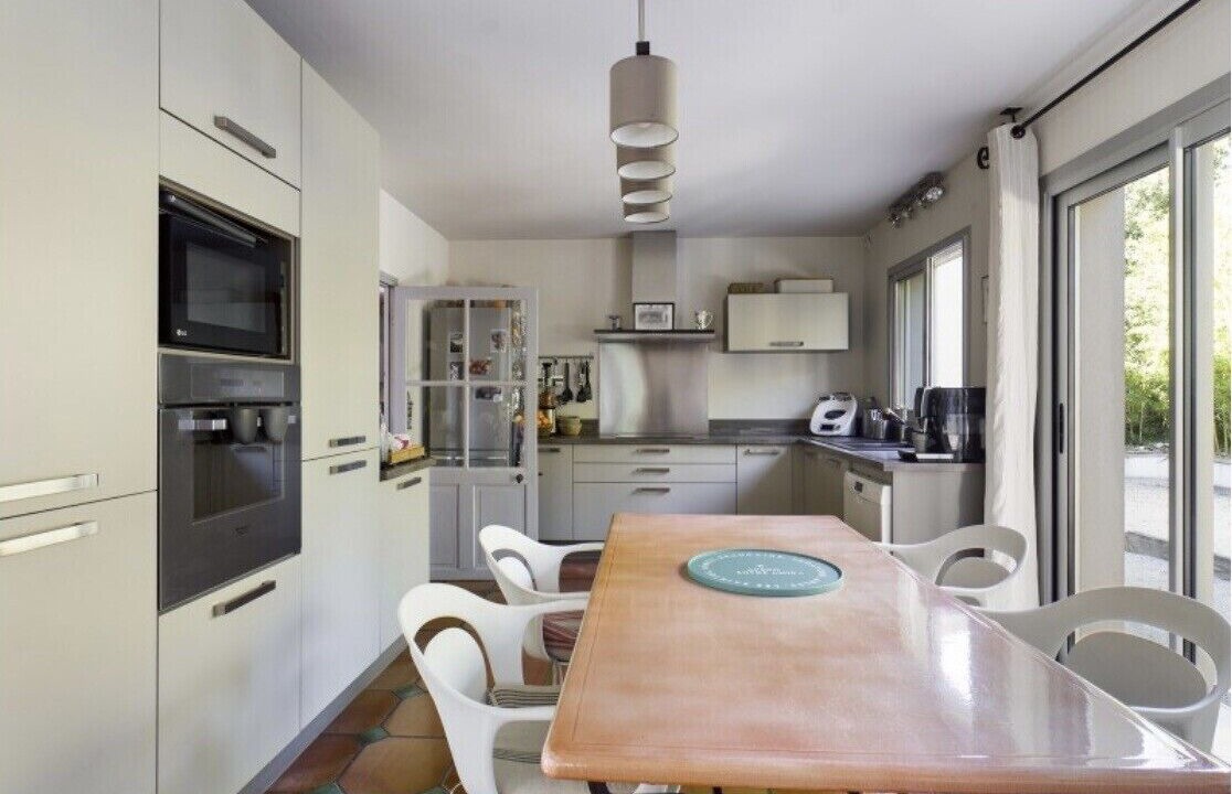Photo of Kitchen in Comps